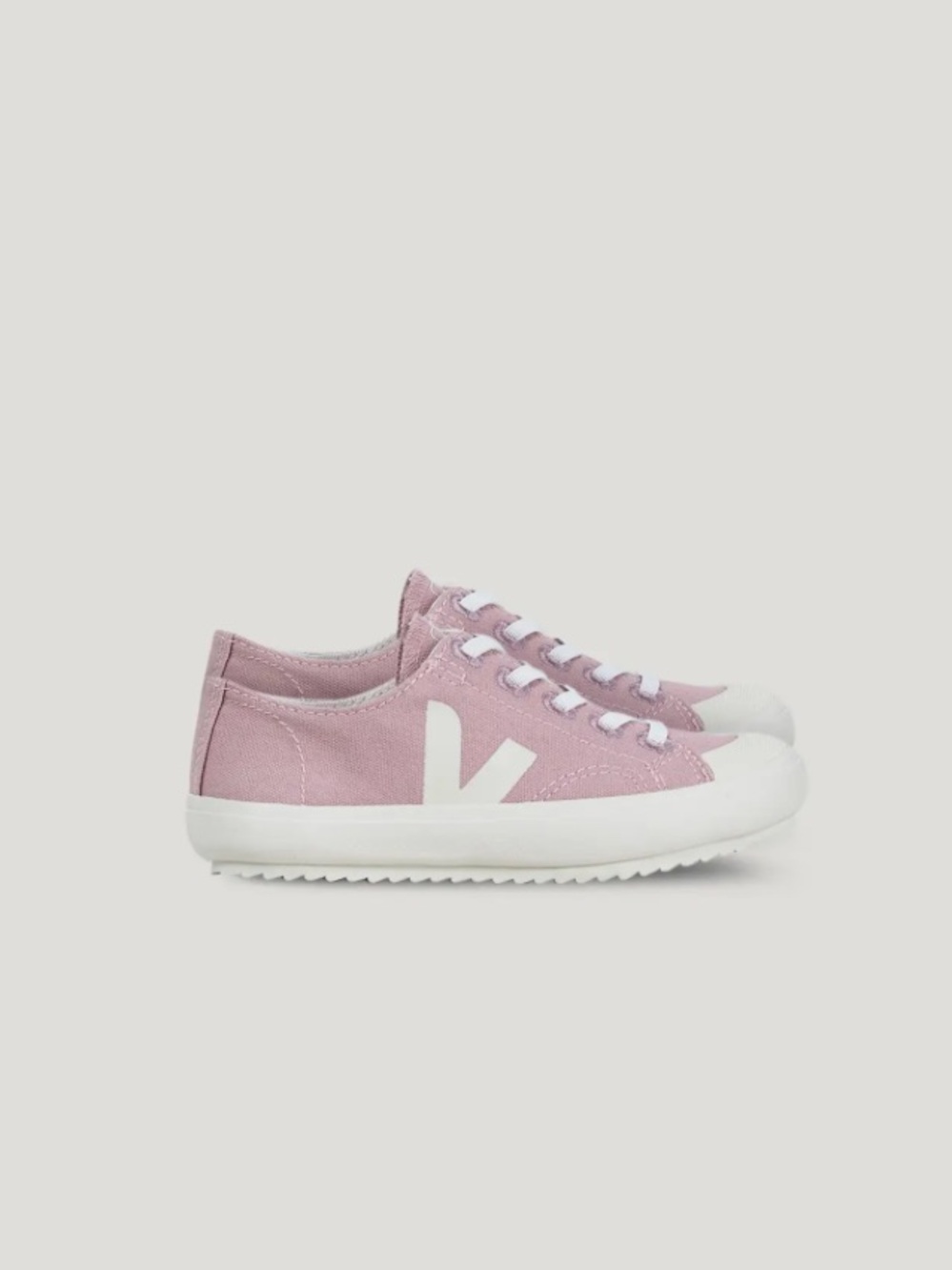 NWOT veja sneakers sz 1